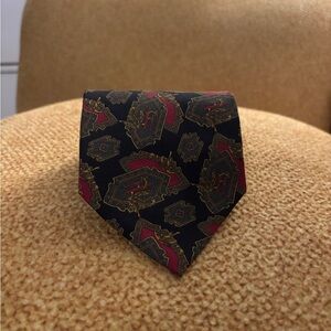 252A Elegant Black and Red Paisley silk Tie